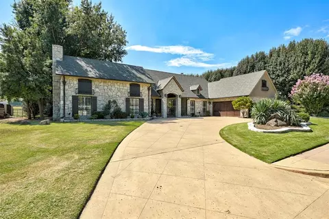 1102 Saint Andrews Dr, Edmond, OK 73025