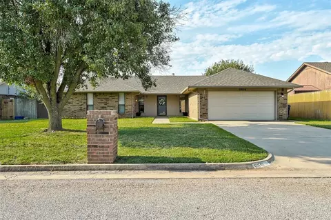 10116 Dover Dr, Yukon, OK 73099