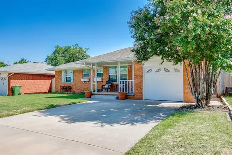 112 Spruce Ave, Yukon, OK 73099