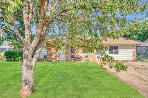 2042 W 7th Pl, Elk City, OK 73644