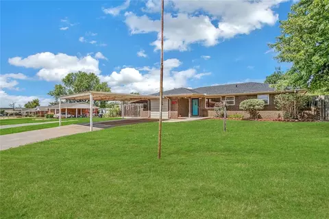 1221 F St, Arapaho, OK 73620