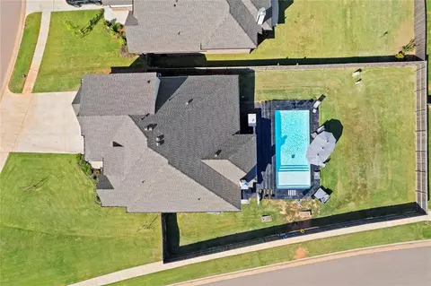 2816 Warwick Way, Moore, OK 73160 photo 5