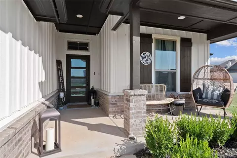 2816 Warwick Way, Moore, OK 73160 photo 4