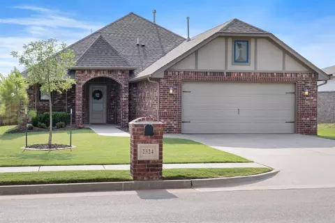 2324 Santa Monica St, Edmond, OK 73034