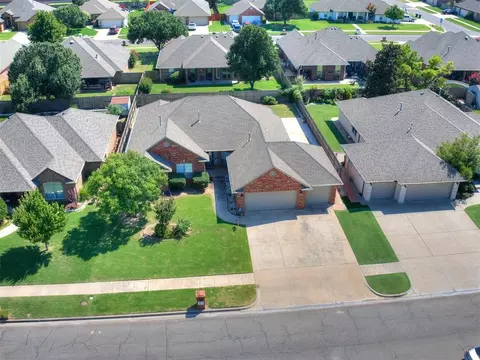1912 Oak Dr, Moore, OK 73170 photo 8