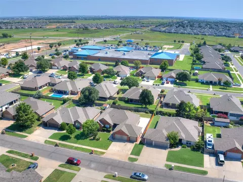 1912 Oak Dr, Moore, OK 73170 photo 13