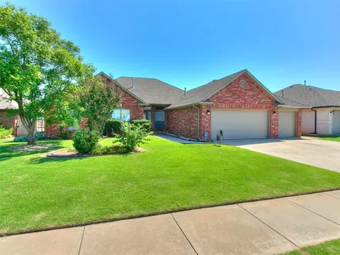 1912 Oak Dr, Moore, OK 73170 photo 5