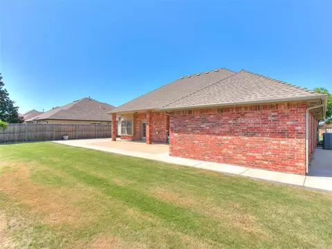 1912 Oak Dr, Moore, OK 73170 photo 46