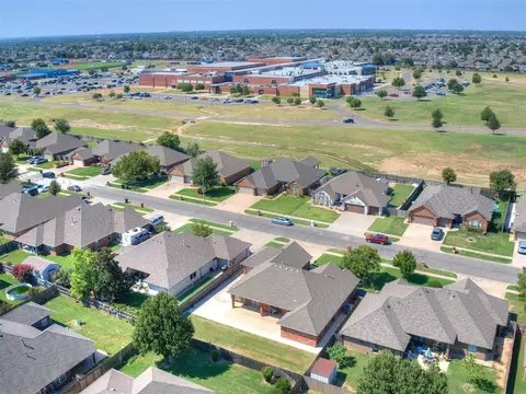 1912 Oak Dr, Moore, OK 73170 photo 12