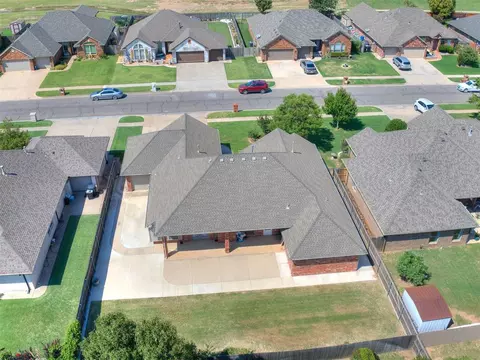 1912 Oak Dr, Moore, OK 73170 photo 10