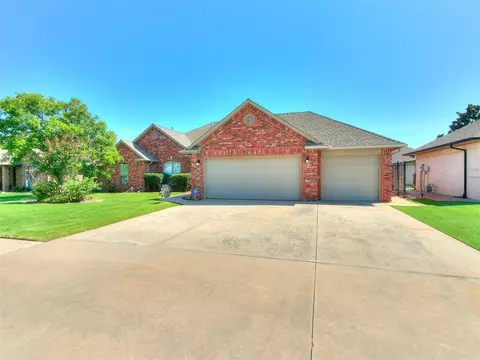 1912 Oak Dr, Moore, OK 73170 photo 2