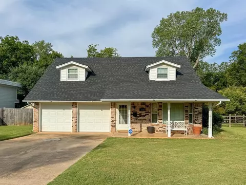 2928 Woodview Dr, Norman, OK 73071