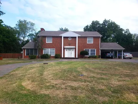 304 Country Club Dr, Holdenville, OK 74848