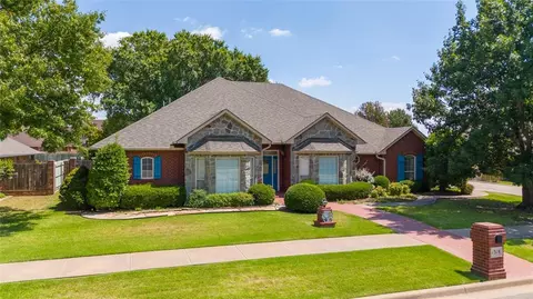 1318 Sycamore St, Weatherford, OK 73096