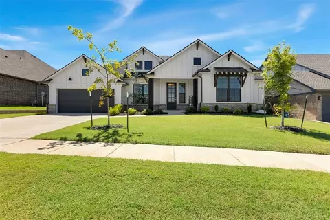 126 Alamosa Rd, Norman, OK 73069