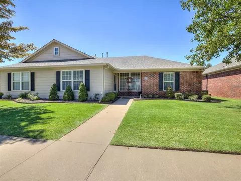 2455 Manchester Dr #6, Oklahoma City, OK 73120