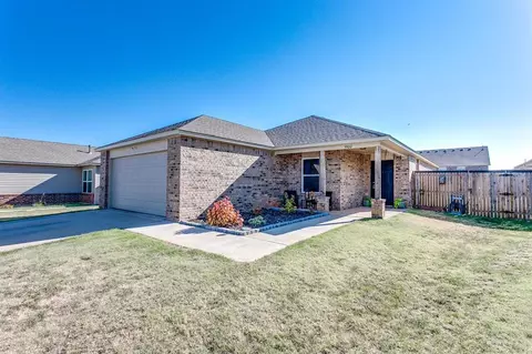 9900 Copperhead Rd, Yukon, OK 73099