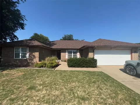 1812 Edinburg Ct, Yukon, OK 73099