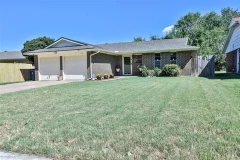 8809 Oakridge Dr, Oklahoma City, OK 73110