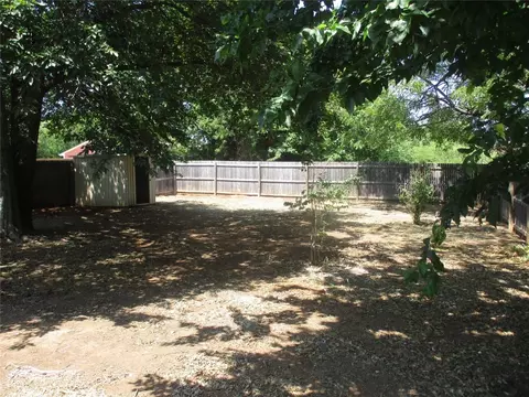 1314 E Springer St, Guthrie, OK 73044 photo 2