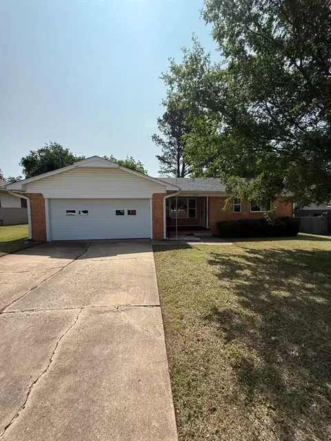 1529 N Oklahoma Ave, Shawnee, OK 74804
