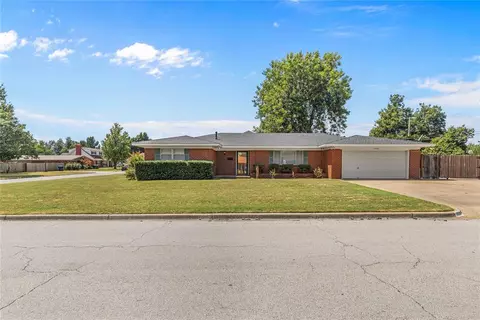2526 S 17th St, Chickasha, OK 73018