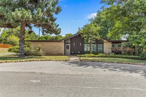 1601 W Carolina Ave, Chickasha, OK 73018