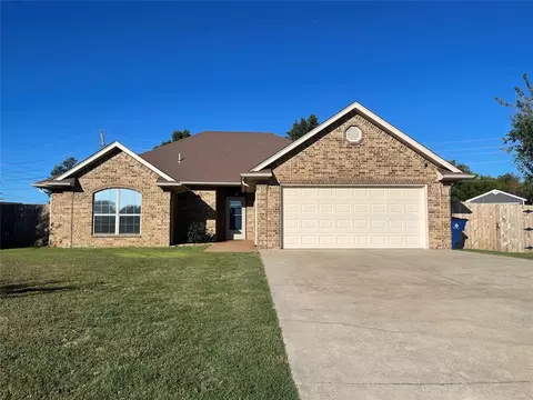 34 Hillcrest Dr, Chickasha, OK 73018