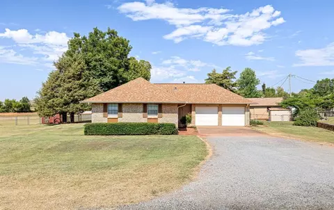 525 S Lakehoma Place Dr, Mustang, OK 73064