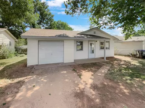 717 S 8th St, Noble, OK 73068