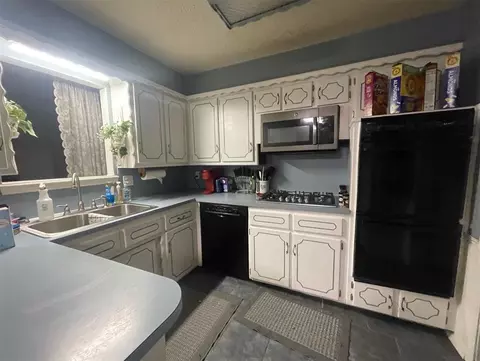 1008 NW 6th St, Moore, OK 73160