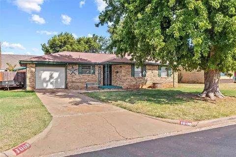 1008 N Krest Dr, Weatherford, OK 73096
