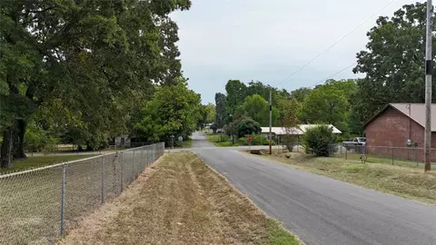 601 N Main St, Broken Bow, OK 74728 photo 4