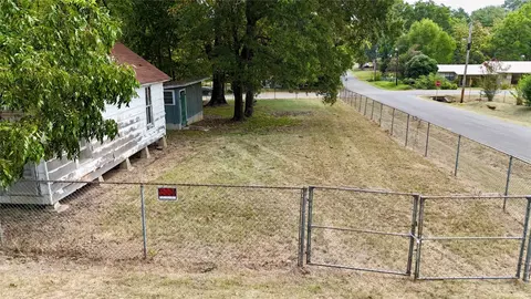 601 N Main St, Broken Bow, OK 74728 photo 2