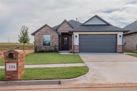 1304 Colonial Ave, Tuttle, OK 73089