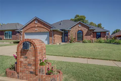 1709 SE 1st St, Moore, OK 73160