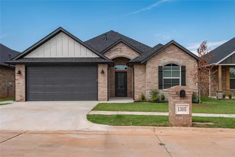 1305 Colonial Ave, Tuttle, OK 73089