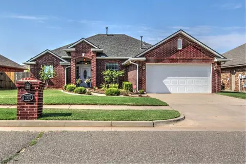 10901 NW 37th St, Yukon, OK 73099