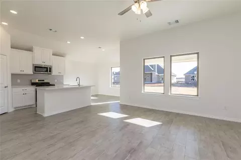 9308 NW 117th St, Yukon, OK 73099