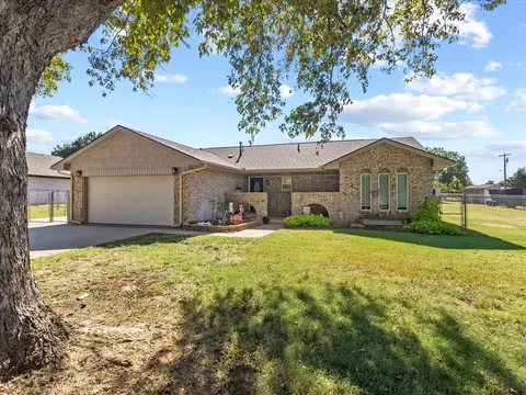 624 S Aqua Clear Dr, Mustang, OK 73064