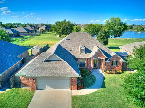 813 Carol Ann Pl, Moore, OK 73160
