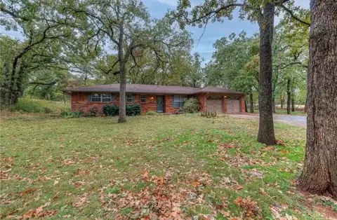 324 Sherwood Ln, Edmond, OK 73034