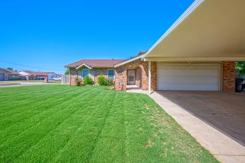 8701 Tracy Dr, Oklahoma City, OK 73127