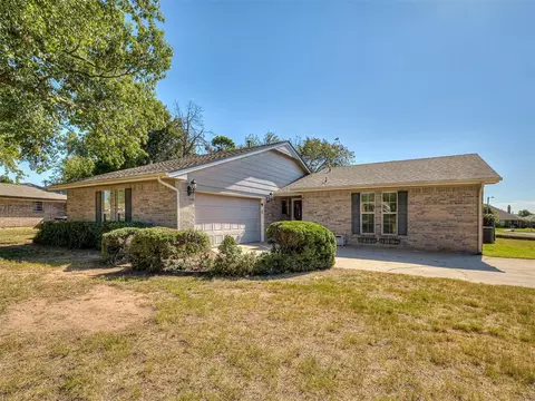 400 Pumpkin Cir, Yukon, OK 73099