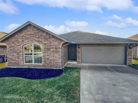 1017 Hickory Creek Dr, Yukon, OK 73099