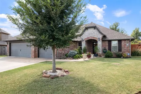 601 NE 23rd St, Moore, OK 73160