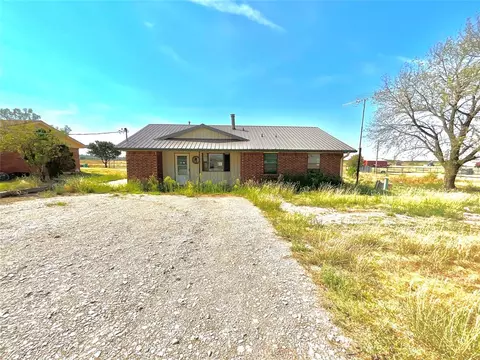 16720 W State Highway 51 Hwy, Hennessey, OK 73742