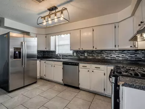 625 Askew Dr, Midwest City, OK 73110