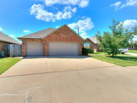 10916 SW 30th St, Yukon, OK 73099
