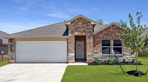 2800 Ember Dr, Yukon, OK 73099